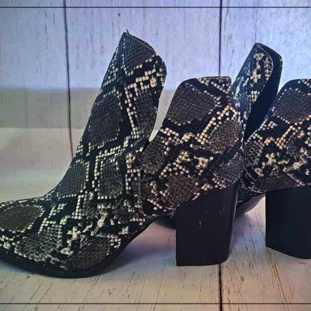 Ankle Booties / Boot Snakeskin Chunky Heel Size 41 9.5 Lala Ikai